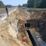 Betonowanie fundamentu pod ścianę czołową przepustu Fi 1500 km 5900 str. P