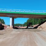 2025_04_28 2ykonywanie podbudowy z kruszywa łamanego w km 14+500