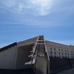 2025_04_30 Zbrojenie i deskowanie gzymsu na ścianie oporowej S2 obiekt PZDs-4