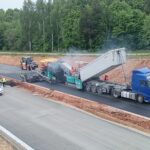 2025_05_20 Roboty bitumiczne - wykonywanie warstwy ścieralnej, km 14+200