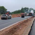 2025_05_20 Roboty bitumiczne - wykonywanie warstwy ścieralnej, km 14+400