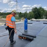 2025_06_05 Układanie izolacji z papy termozgrzewalnej na ustroju nośnym obiektu PZDs-4