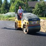 2025_07_01 Roboty bitumiczne - warstwa wiążaca, km 1+900 (droga dojazdowa DJ7 DJ8)