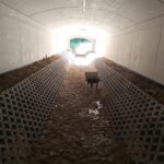 2025_07_01 Wykonywanie umocnień dna cieku w przepuście PE-8