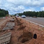 2025_07_29 Wykonywanie pali pod ekrany przeciwolśnieniowe na dojazdach do obiektu PZDd-9- montaż zbrojenia