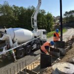 2025_08_19 Betonowanie fundamentu pod ekrany przeciwolśnieniowe etap 2 nad obiektem PZDs-4