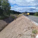 2025_08_19 humusowanie skarp TG, km 5+400