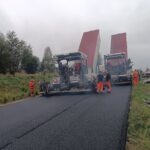 2025_09_19 Układanie nawierzchni bitumicznej-warstwa ścieralna TG jezdnia prawa, km 11+350