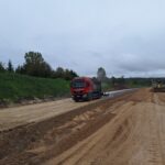 2025_09_23 Skraplanie podbudowy pod nawierzchnie bitumiczną na TG jezdnia prawa km. 9+800