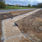 2025_10_14 Wykonanie chodników z kostki betonowej na dojściach do obiektu PP-6