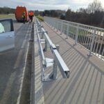 2025_11_14 Montaż barier energochłonnych na obiekcie WD-2