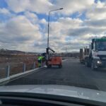 2025_11_18 Montaż barier energochłonnych przy skrzyżowaniu 1.3