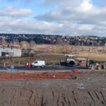 2025_11_18 Roboty bitumiczne - droga dojazdowa do skrzyżowania 1.3