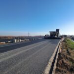 2025_11_18 Roboty bitumiczne - wykonywanie warstwy ścieralnej skrzyżowanie 1.2