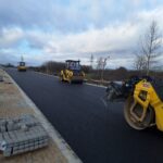 2025_11_18 Wykonywanie nawierzchni bitumicznej- warstwa wiążąca na TG jezdnia lewa km 10+800