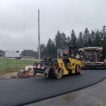 2025_11_27 Roboty bitumiczne - warstwa ścieralna - skrzyżowanie 1.0, km 3+750 (2)
