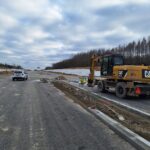2025_12_23 Montaż krawężników na skrzyżowaniu 1.1