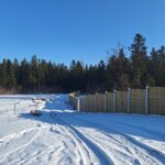2026_01_20 Widok ogólny ekrany przeciwolśnieniowe na dojściach do obiektu PZGd-1