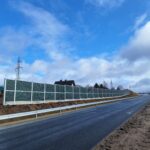 2026_02_24 Montaż wypełnień ekranów akustycznych E1L km 9+500