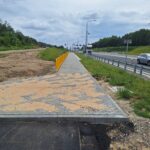 2026_07_07 Skoinowanie chodnika z kostki betonowej przy skrzyżowaniu 1.1